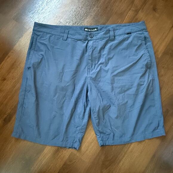 Travis Mathew Men's Performance 9" Golf Shorts Athleisure Preppy Blue Sz 40 - Picture 1 of 6